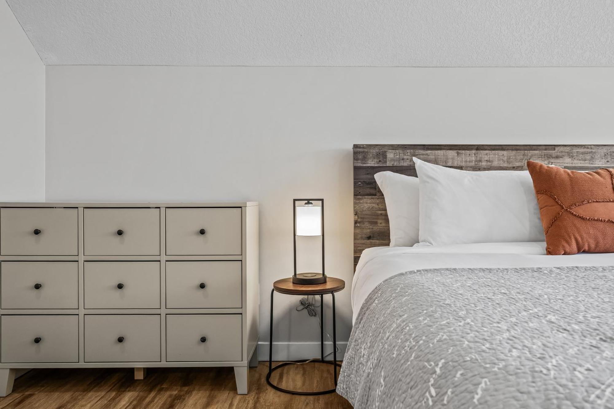 Charming 1 Bdrm Plus Loft With Views Managed By Little Sister Getaways Canmore Esterno foto